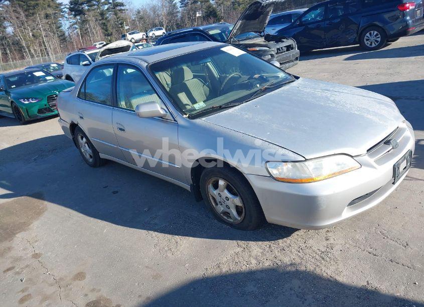 1998 Honda Accord EX (VIN 1HGCG6674WA107380) main photo