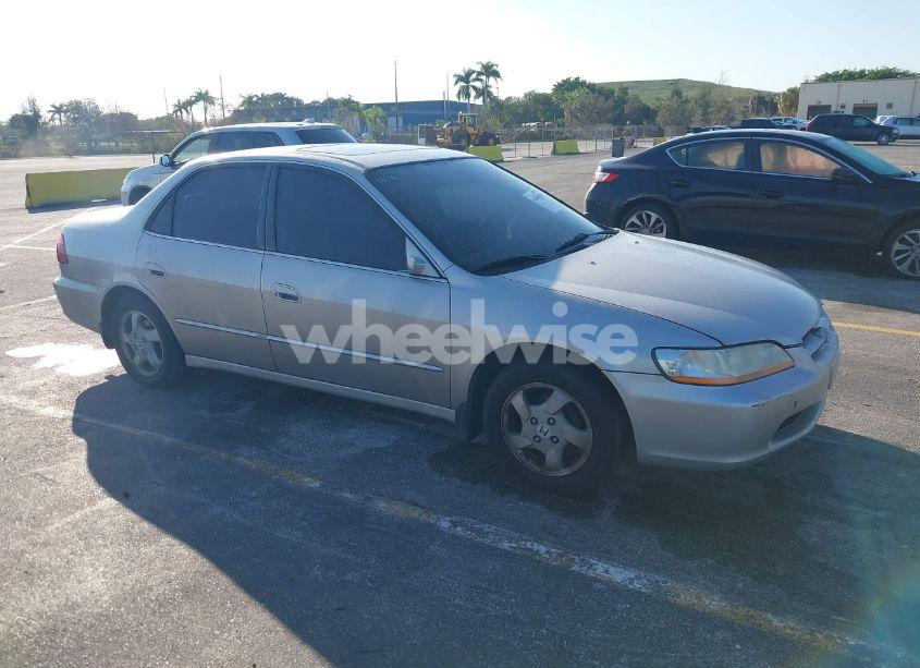 1999 Honda Accord EX (VIN 1HGCG6674XA097841) main photo