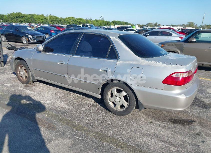 Photo 3 of 1999 Honda Accord EX (VIN 1HGCG6674XA097841)