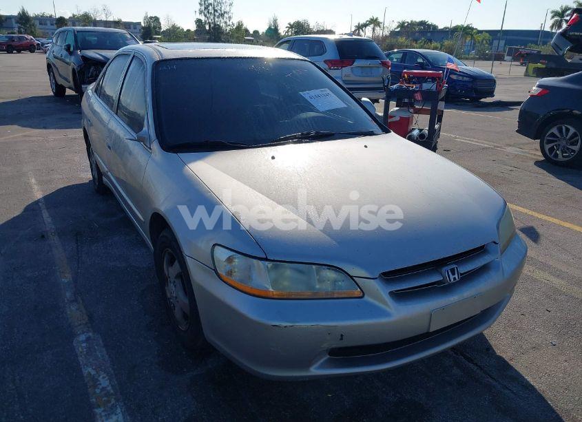 Photo 6 of 1999 Honda Accord EX (VIN 1HGCG6674XA097841)