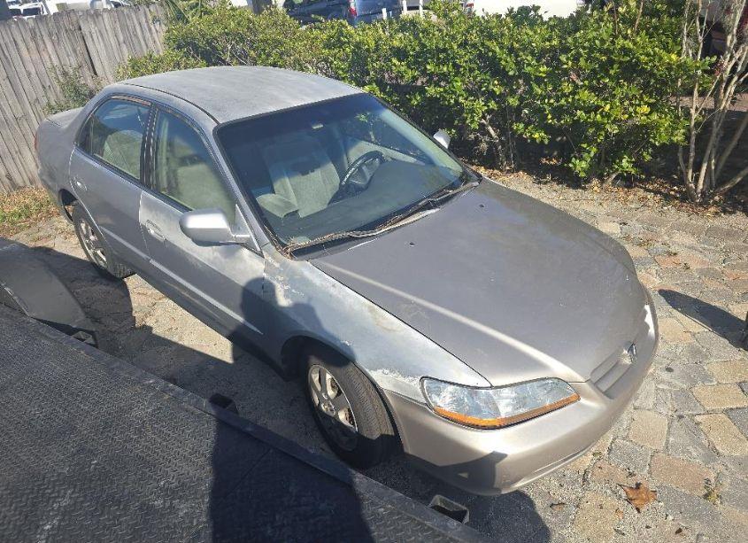 2002 Honda Accord 2.3 LX (VIN 1HGCG66752A068213) main photo