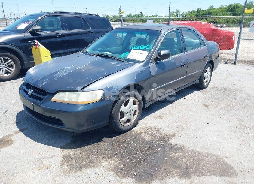 Photo 2 of 1998 Honda Accord EX (VIN 1HGCG6676WA170917)