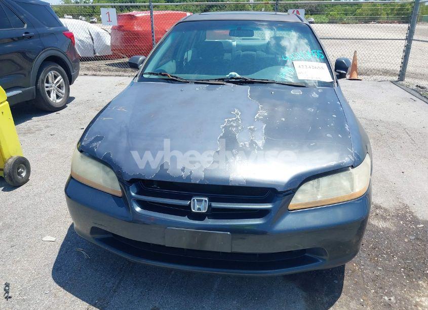 Photo 6 of 1998 Honda Accord EX (VIN 1HGCG6676WA170917)