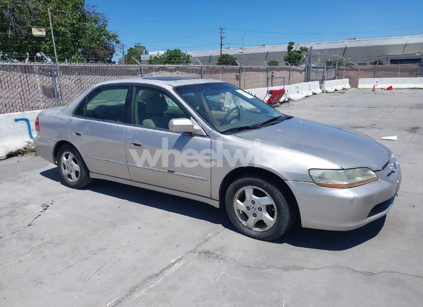 1998 Honda Accord EX (VIN 1HGCG6677WA207165) main photo