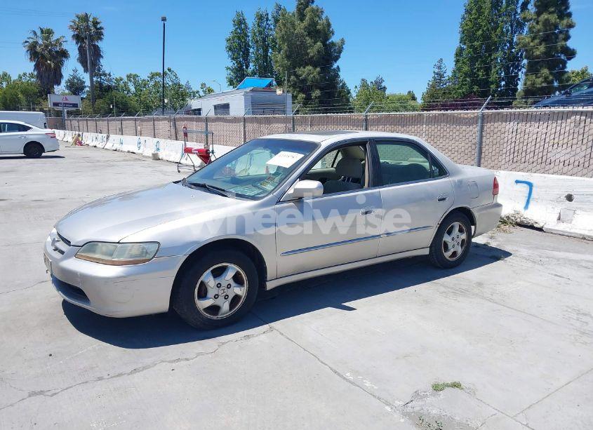 Photo 2 of 1998 Honda Accord EX (VIN 1HGCG6677WA207165)