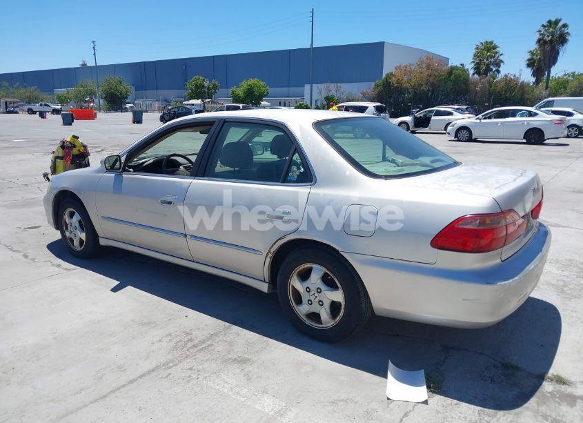 Photo 3 of 1998 Honda Accord EX (VIN 1HGCG6677WA207165)
