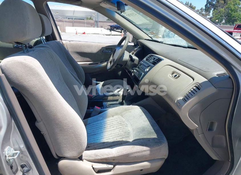 Photo 5 of 1998 Honda Accord EX (VIN 1HGCG6677WA207165)