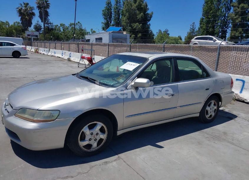 Photo 6 of 1998 Honda Accord EX (VIN 1HGCG6677WA207165)