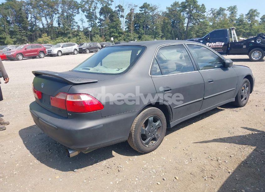 Photo 4 of 2000 Honda Accord 2.3 EX (VIN 1HGCG6678YA100080)
