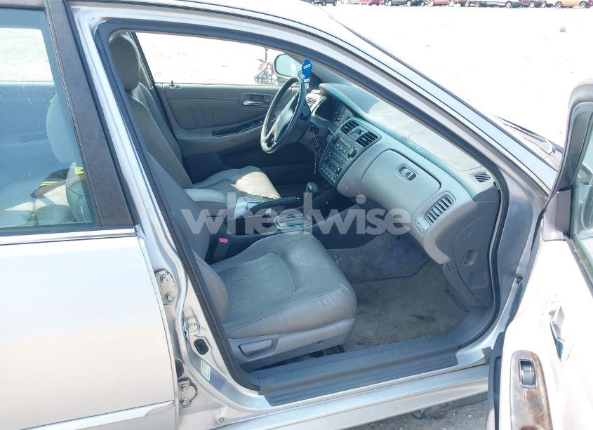 Photo 5 of 2002 Honda Accord 2.3 EX/2.3 SE (VIN 1HGCG66802A060352)
