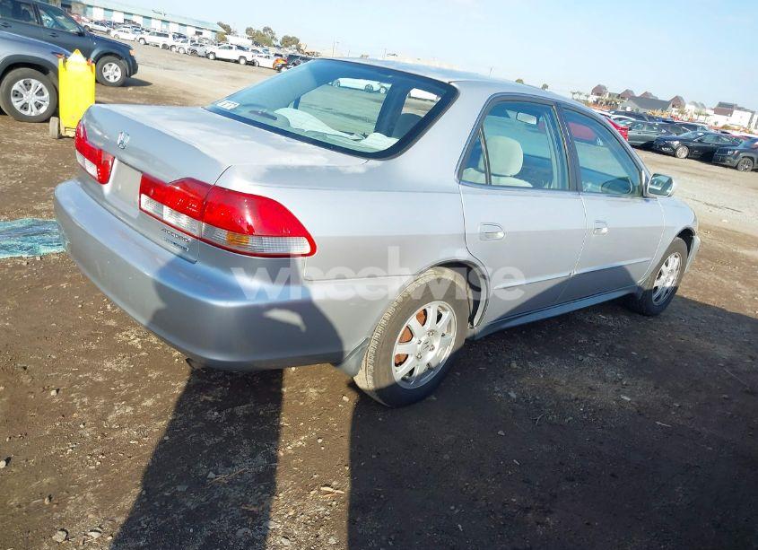 Photo 4 of 2002 Honda Accord 2.3 EX/2.3 SE (VIN 1HGCG66822A120468)