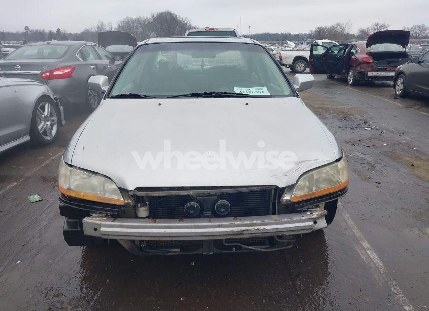 Photo 13 of 2002 Honda Accord 2.3 EX/2.3 SE (VIN 1HGCG66842A035602)