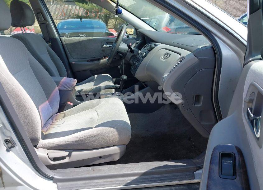 Photo 5 of 2002 Honda Accord 2.3 EX/2.3 SE (VIN 1HGCG66862A056953)