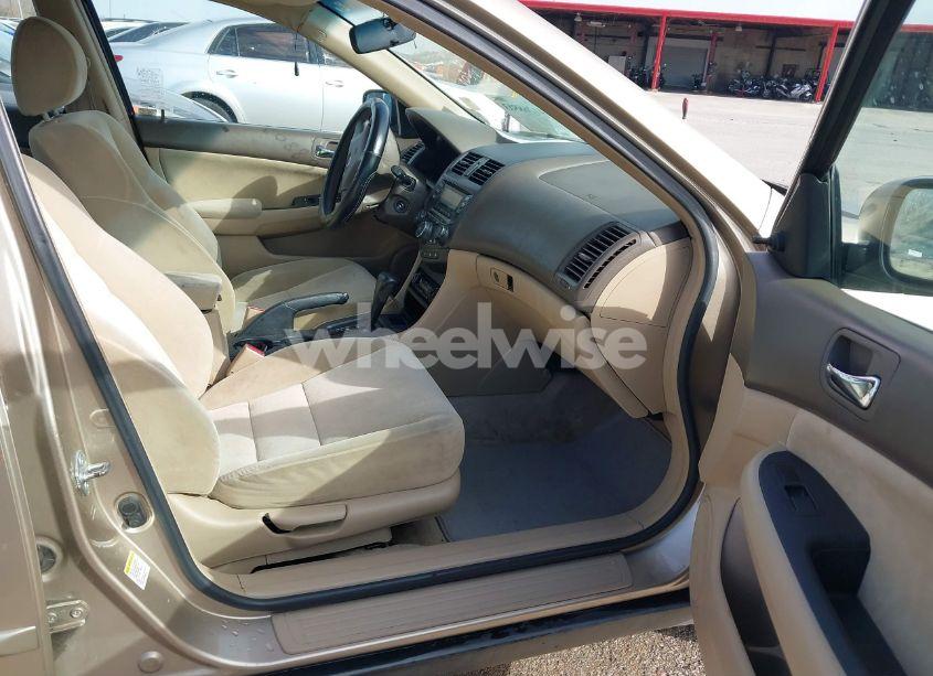 Photo 5 of 2005 Honda Accord 2.4 DX (VIN 1HGCM56115A170773)