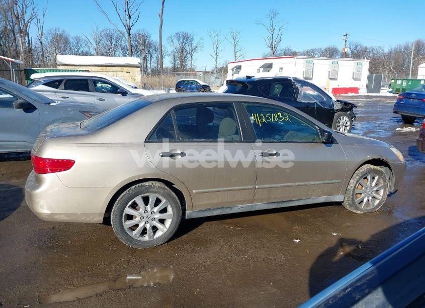 Photo 13 of 2005 Honda Accord 2.4 DX (VIN 1HGCM56165A179176)