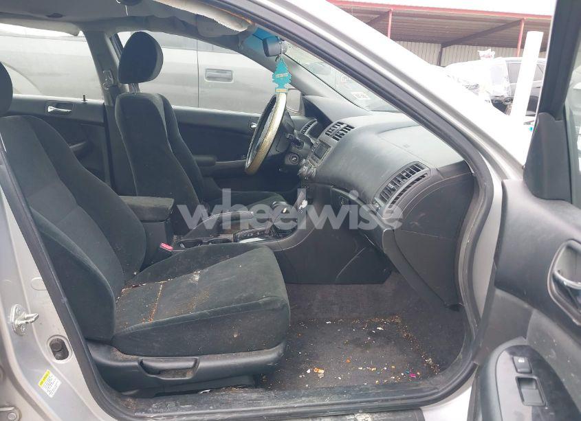 Photo 5 of 2006 Honda Accord 2.4 SE (VIN 1HGCM56306A001086)