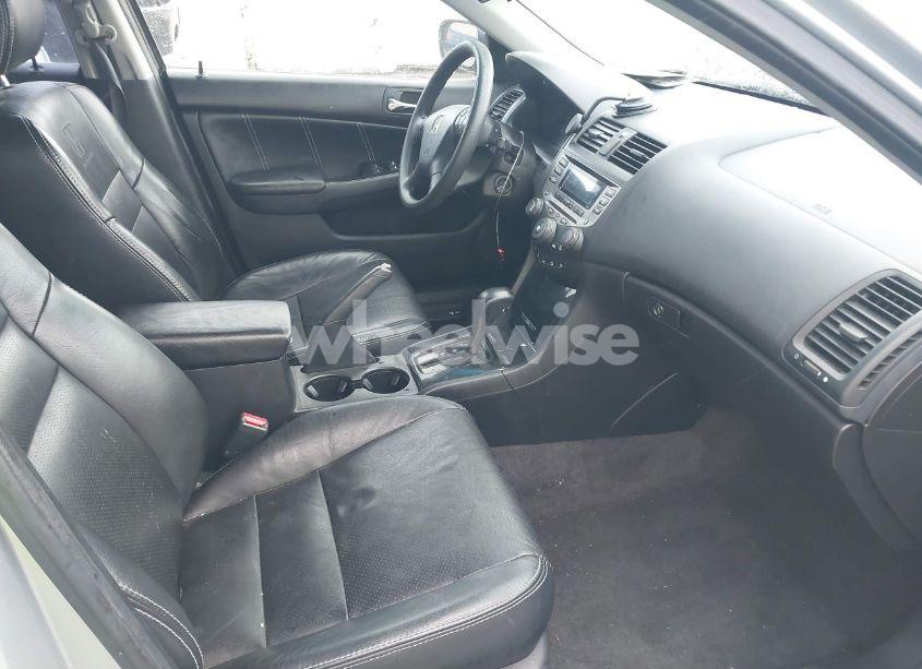 Photo 5 of 2006 Honda Accord 2.4 SE (VIN 1HGCM56316A022643)