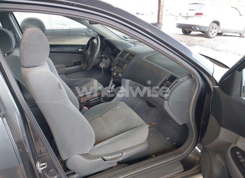 Photo 5 of 2006 Honda Accord 2.4 SE (VIN 1HGCM56316A025123)