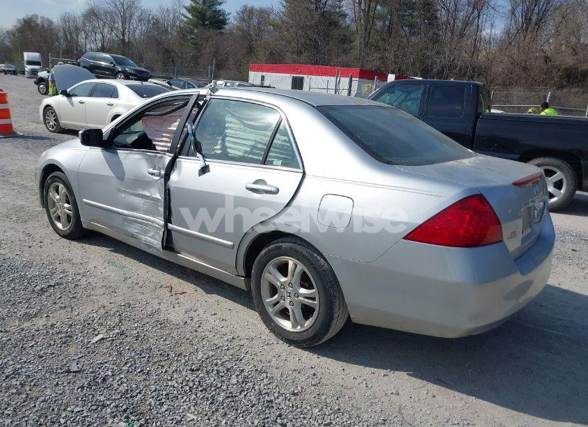 Photo 3 of 2006 Honda Accord 2.4 SE (VIN 1HGCM56316A128901)