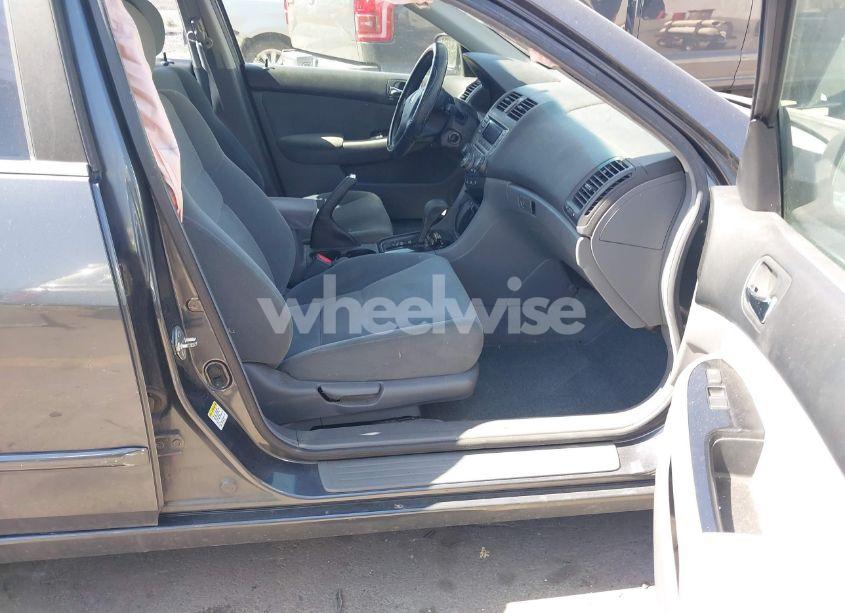 Photo 5 of 2006 Honda Accord 2.4 SE (VIN 1HGCM56316A128946)