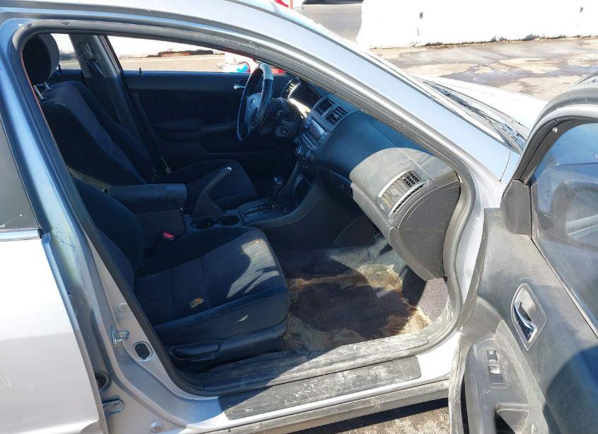 Photo 5 of 2004 Honda Accord 2.4 LX (VIN 1HGCM56324A018033)