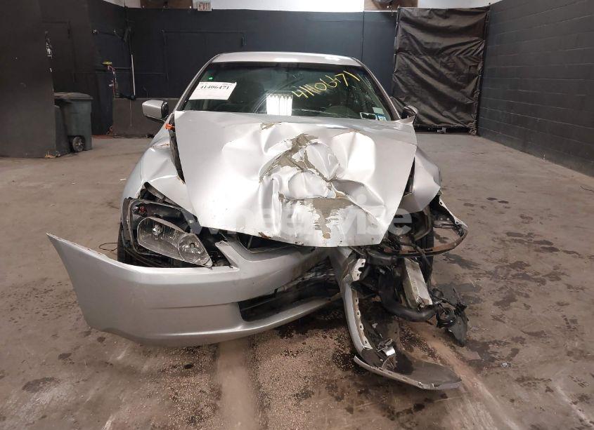 Photo 11 of 2004 Honda Accord 2.4 LX (VIN 1HGCM56334A052739)