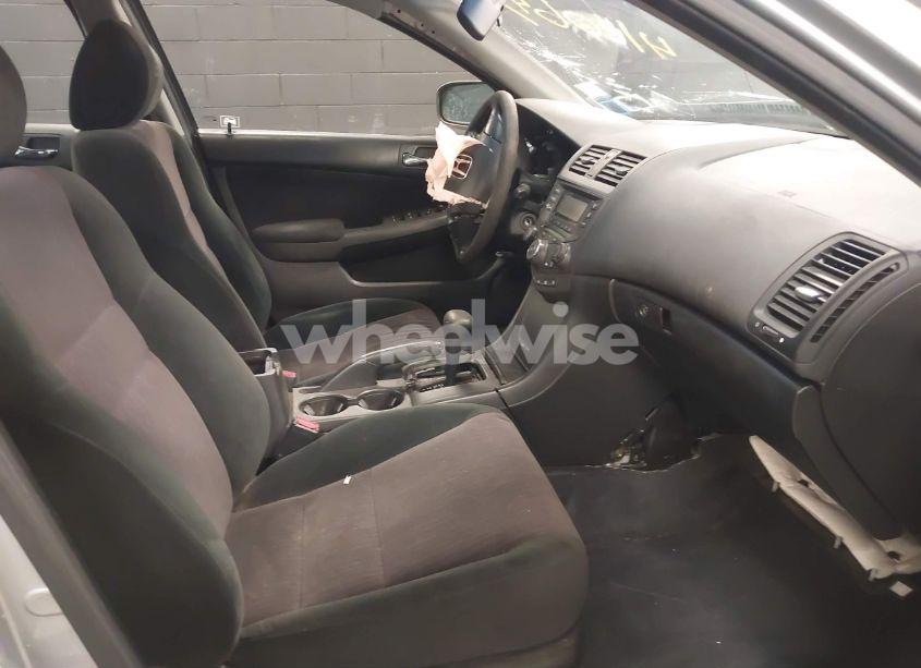 Photo 5 of 2004 Honda Accord 2.4 LX (VIN 1HGCM56334A052739)