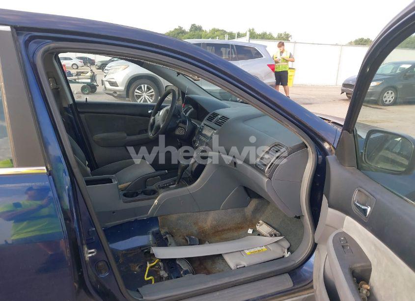 Photo 5 of 2004 Honda Accord 2.4 LX (VIN 1HGCM56334A163470)