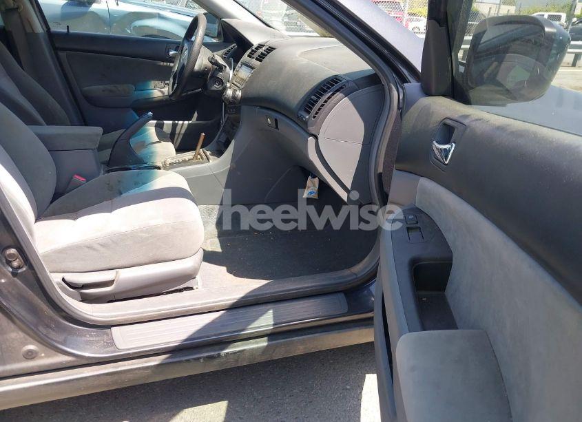 Photo 5 of 2004 Honda Accord 2.4 LX (VIN 1HGCM56344A171299)