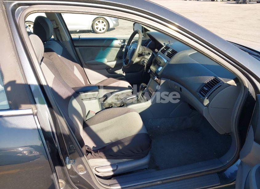 Photo 5 of 2004 Honda Accord 2.4 LX (VIN 1HGCM56364A061564)