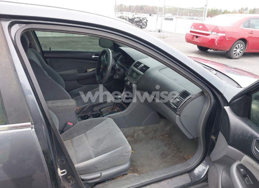 Photo 5 of 2006 Honda Accord 2.4 SE (VIN 1HGCM56396A052263)