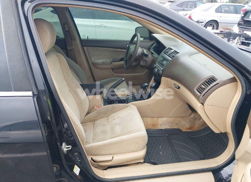 Photo 5 of 2006 Honda Accord 2.4 SE (VIN 1HGCM56396A170622)