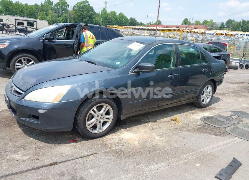 Photo 2 of 2007 Honda Accord 2.4 SE (VIN 1HGCM563X7A000366)