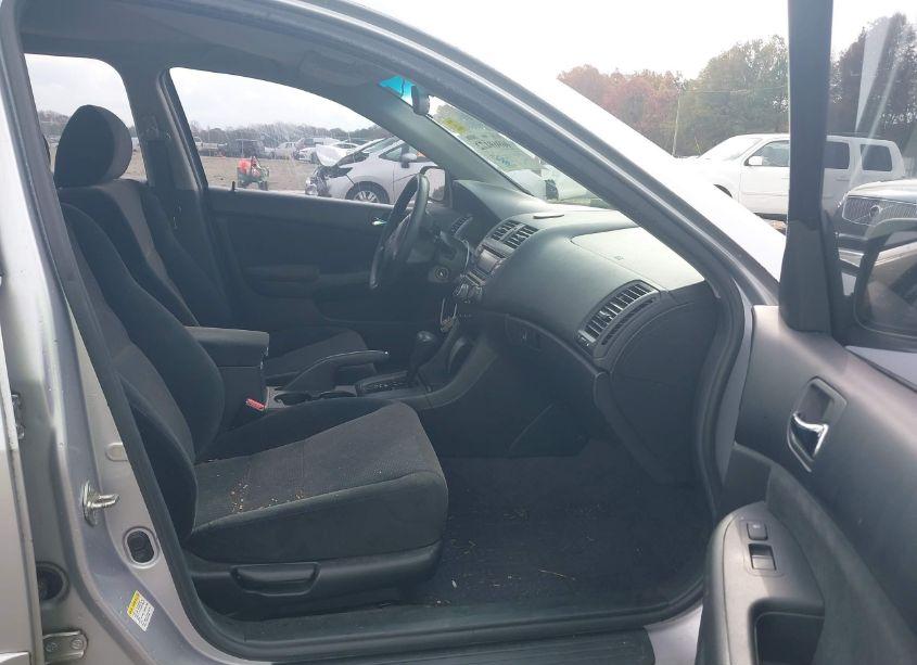 Photo 5 of 2004 Honda Accord 2.4 LX (VIN 1HGCM56404A052870)