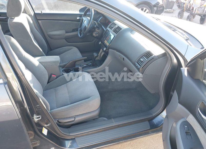Photo 5 of 2004 Honda Accord 2.4 LX (VIN 1HGCM56404A068597)