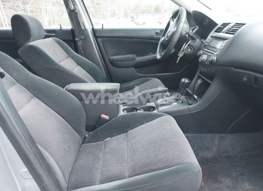 Photo 5 of 2005 Honda Accord 2.4 LX (VIN 1HGCM56405A022477)