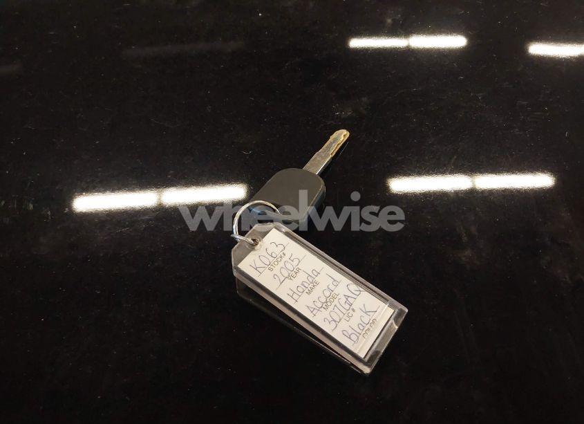 Photo 11 of 2005 Honda Accord 2.4 LX (VIN 1HGCM56405A124605)