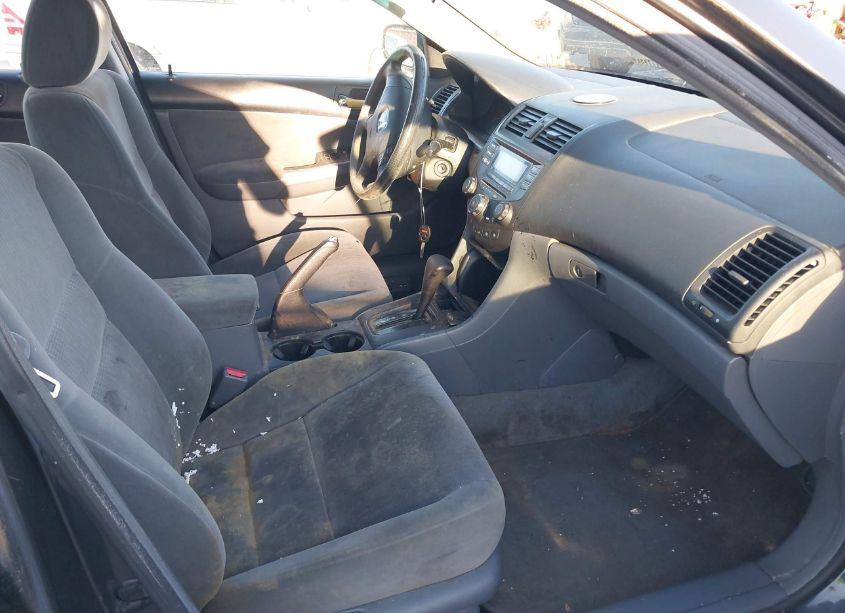 Photo 5 of 2005 Honda Accord SDN (VIN 1HGCM56415A125858)