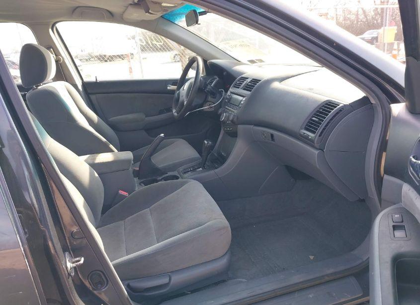 Photo 5 of 2005 Honda Accord 2.4 LX (VIN 1HGCM56425A051060)