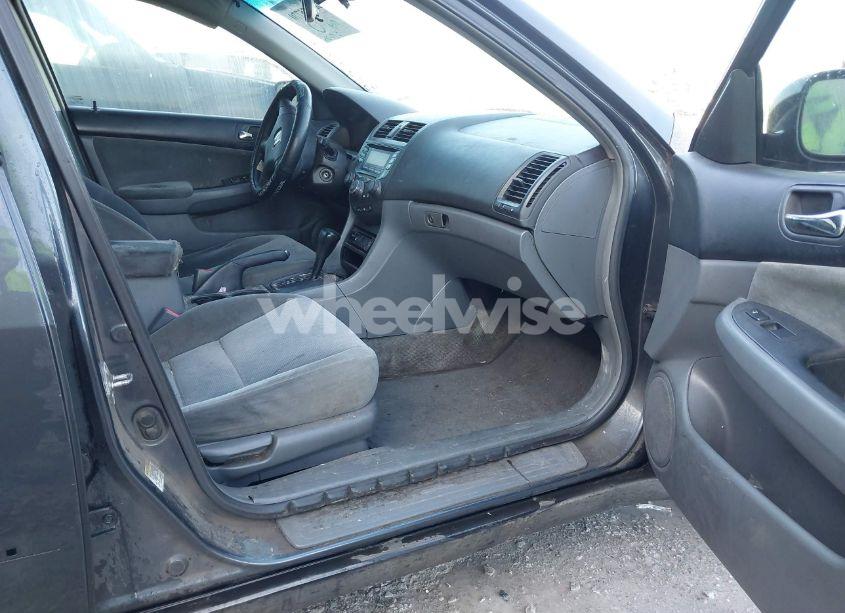 Photo 5 of 2005 Honda Accord 2.4 LX (VIN 1HGCM56425A171988)