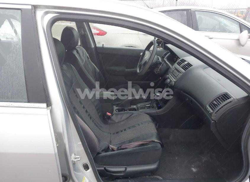 Photo 5 of 2006 Honda Accord 2.4 LX (VIN 1HGCM56426A150818)