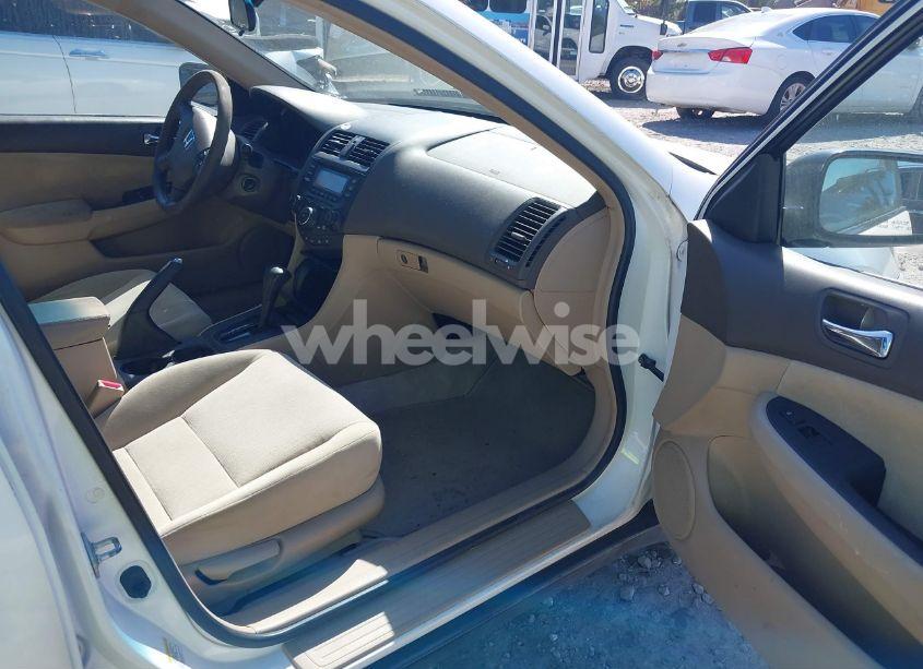 Photo 5 of 2005 Honda Accord 2.4 LX (VIN 1HGCM56435A032906)