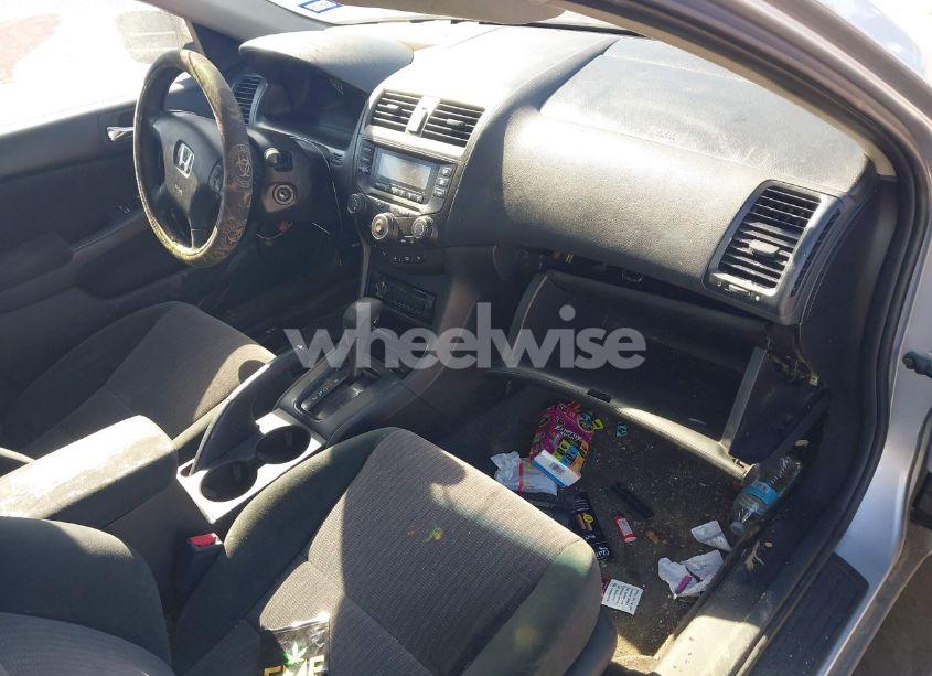 Photo 5 of 2005 Honda Accord 2.4 LX (VIN 1HGCM56435A072662)