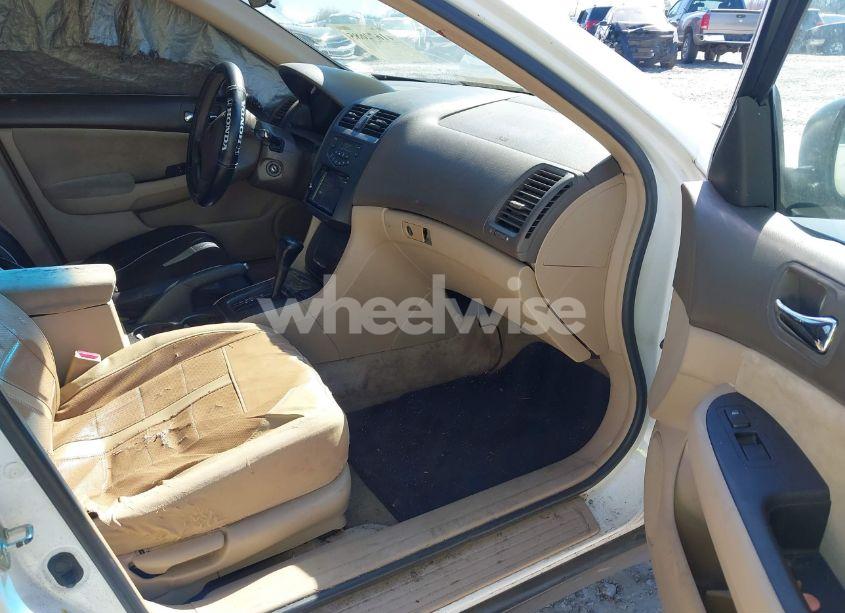 Photo 5 of 2005 Honda Accord 2.4 LX (VIN 1HGCM56435A078171)