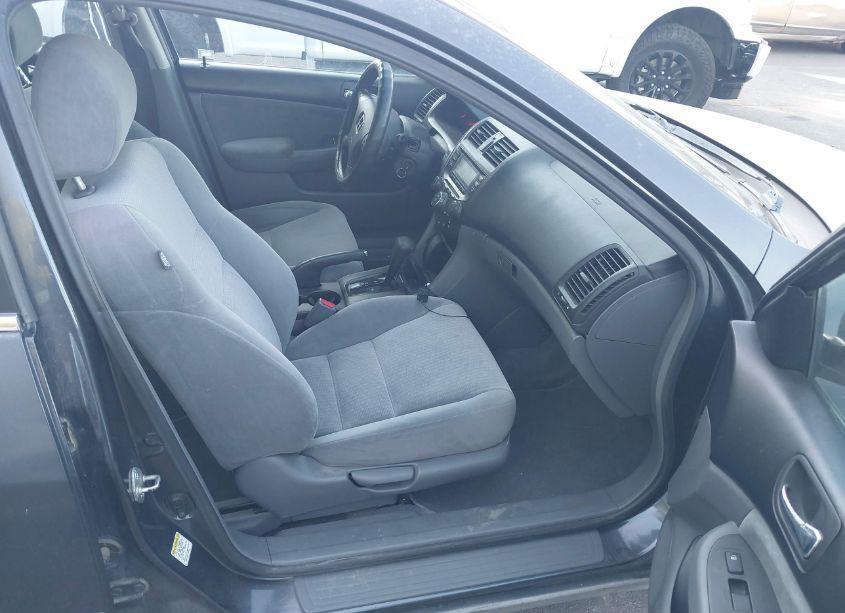 Photo 5 of 2005 Honda Accord 2.4 LX (VIN 1HGCM56435A151765)