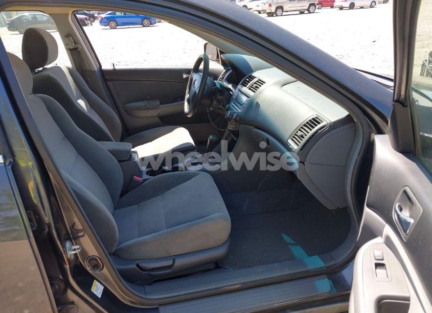 Photo 5 of 2005 Honda Accord 2.4 LX (VIN 1HGCM56435A197273)