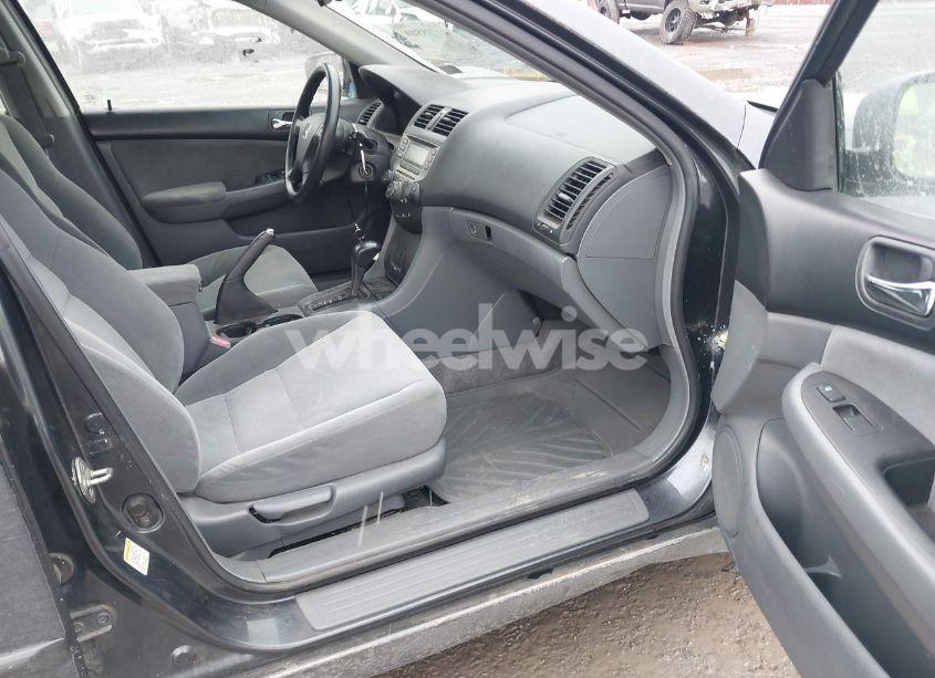 Photo 5 of 2006 Honda Accord 2.4 LX (VIN 1HGCM56446A028106)