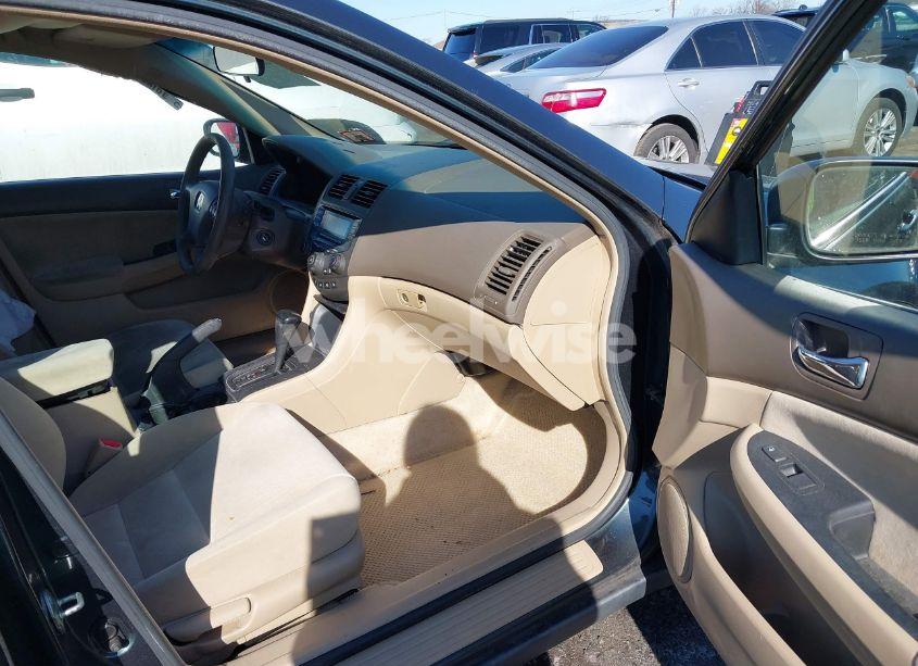 Photo 5 of 2005 Honda Accord 2.4 LX (VIN 1HGCM56455A032213)