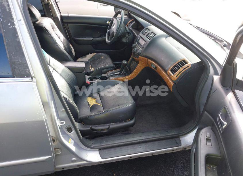 Photo 5 of 2005 Honda Accord 2.4 LX (VIN 1HGCM56455A040327)