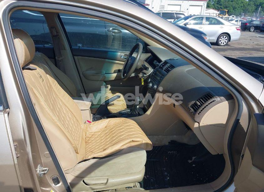 Photo 5 of 2005 Honda Accord 2.4 LX (VIN 1HGCM56465A097197)